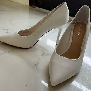 White GianniBini pumps 9.5M